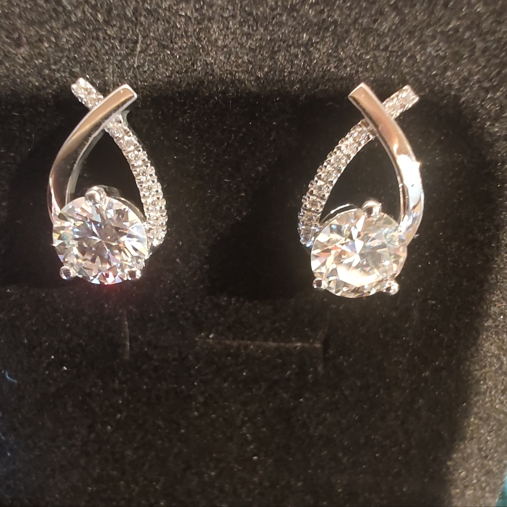 Moissanite 2.5TCW Fishtail Stud Earrings, 925 Silver, Pushback